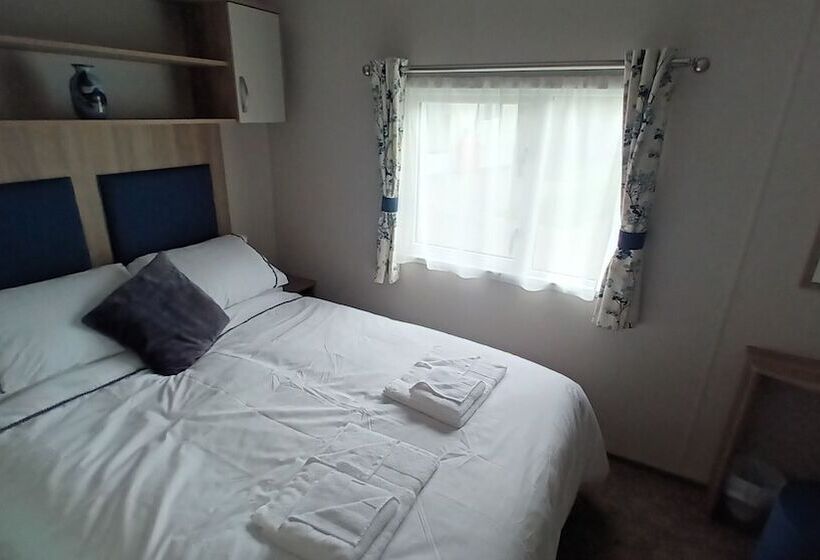 Отель Project Binka Luxury Caravan / Lodge 2 Bedrooms