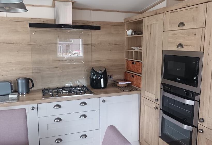 Отель Project Binka Luxury Caravan / Lodge 2 Bedrooms