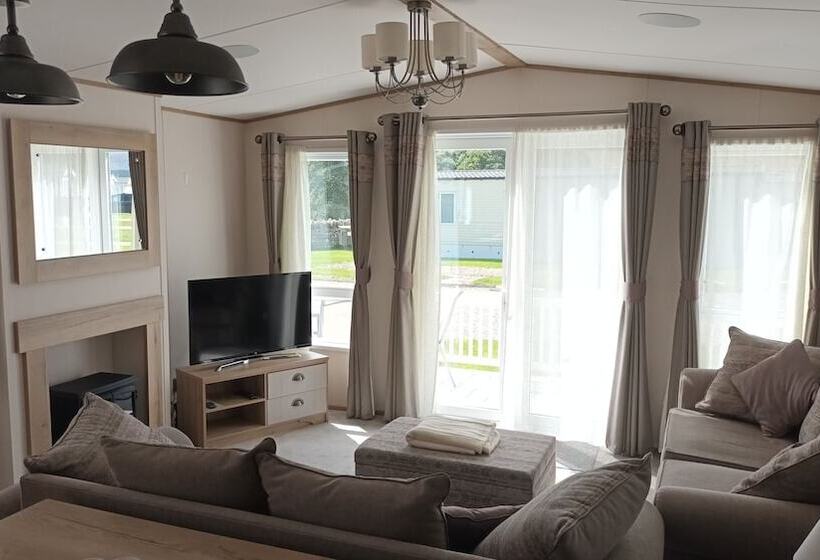 Отель Project Binka Luxury Caravan / Lodge 2 Bedrooms