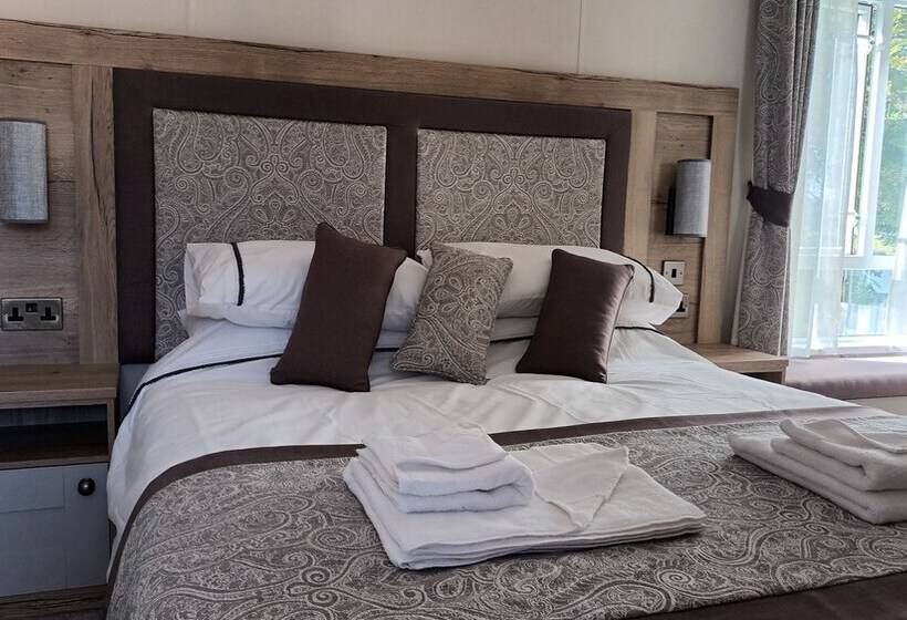 Отель Project Binka Luxury Caravan / Lodge 2 Bedrooms