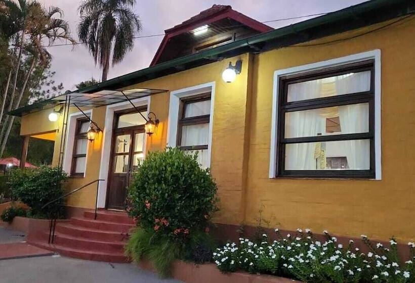 בית מלון כפרי Suizo