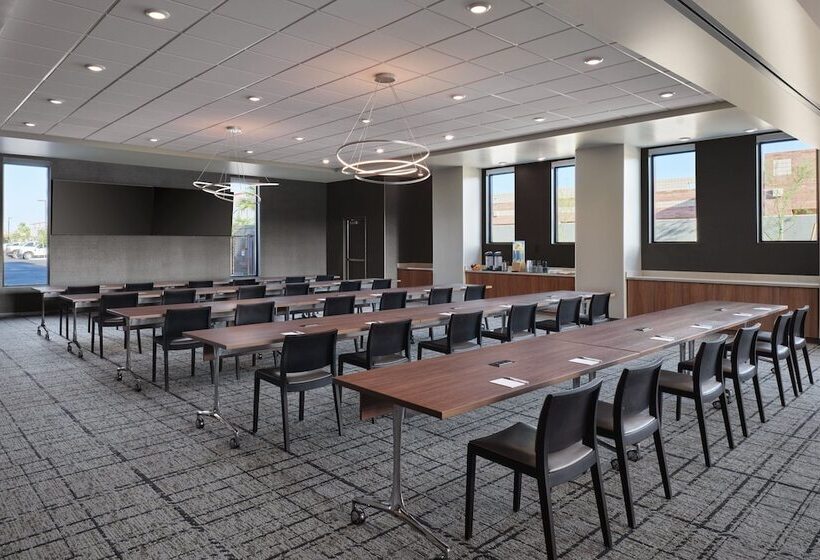 Отель Towneplace Suites By Marriott Tempe