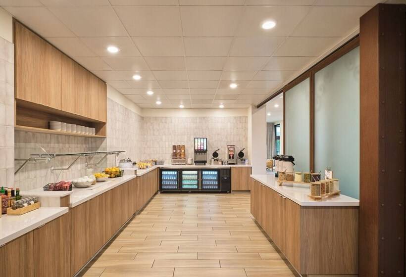 Отель Towneplace Suites By Marriott Tempe