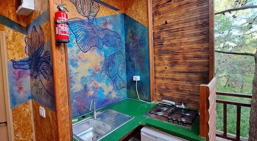 ホテル Treehouses Ljubač Glamping Robinson