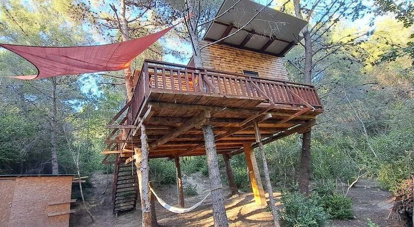 فندق Treehouses Ljubač Glamping Robinson