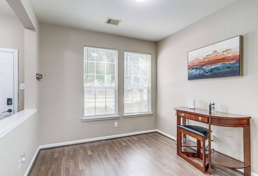 Spacious Houston Home W/ Pool Access, Fenced Yard!