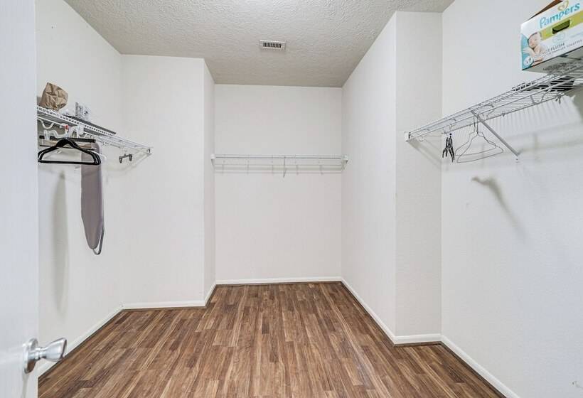 Spacious Houston Home W/ Pool Access, Fenced Yard!