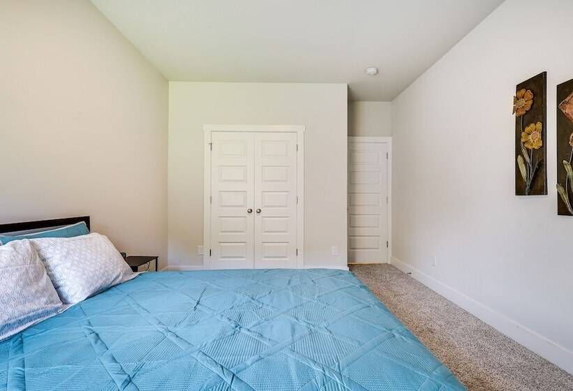 Huntsville Oasis W/ Basketball Court & Patio!