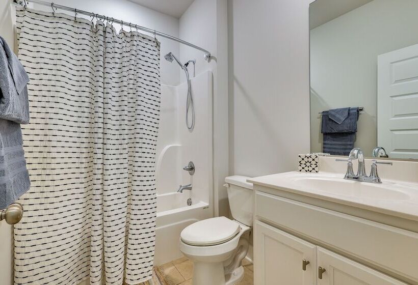 Huntsville Oasis W/ Basketball Court & Patio!