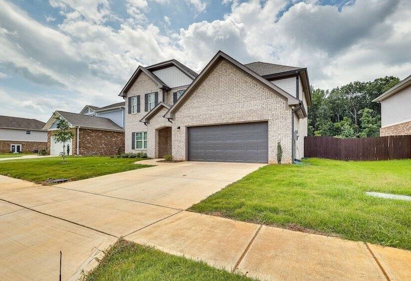 Huntsville Oasis W/ Basketball Court & Patio!