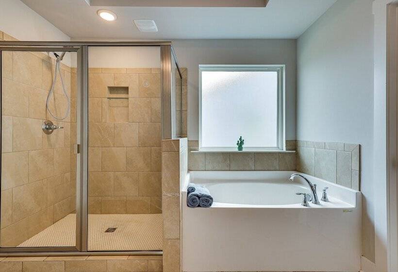 Huntsville Oasis W/ Basketball Court & Patio!