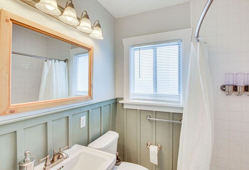 Hyde Park Home W/ Fire Pit: Near Hiking Trails!