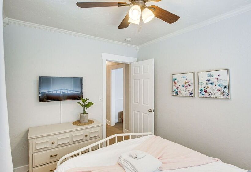 Hyde Park Home W/ Fire Pit: Near Hiking Trails!