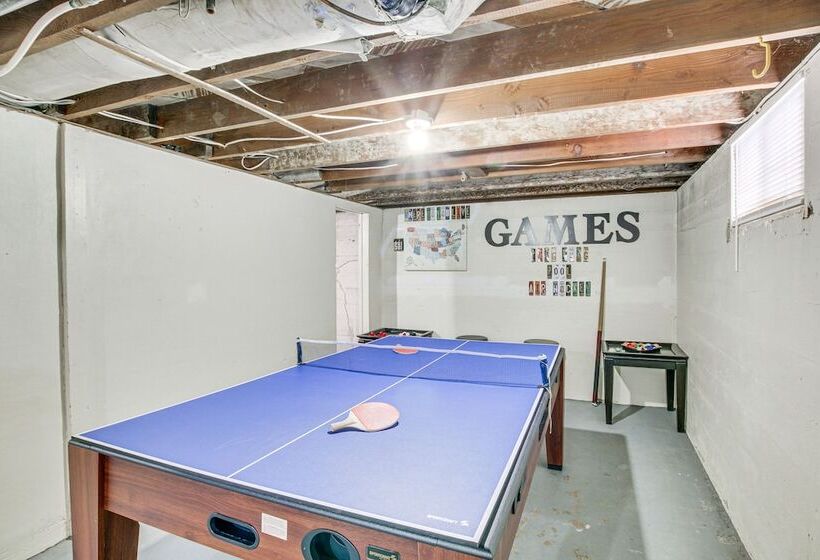 Hyde Park Home W/ Fire Pit: Near Hiking Trails!