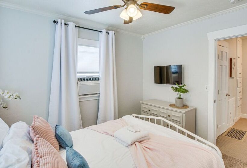 Hyde Park Home W/ Fire Pit: Near Hiking Trails!