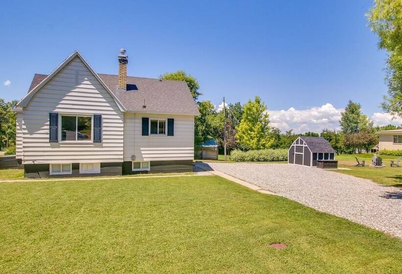 Hyde Park Home W/ Fire Pit: Near Hiking Trails!