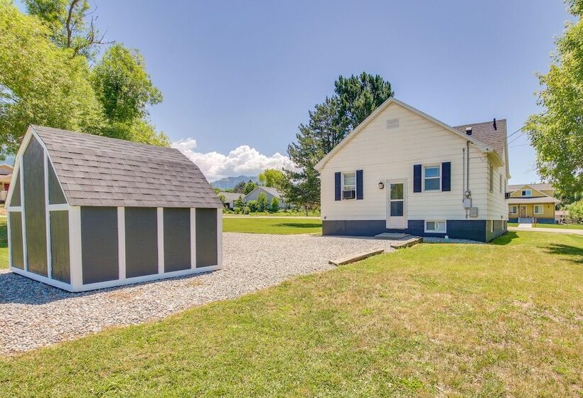 Hyde Park Home W/ Fire Pit: Near Hiking Trails!