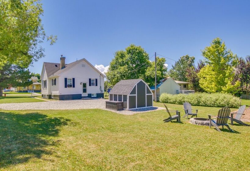 Hyde Park Home W/ Fire Pit: Near Hiking Trails!