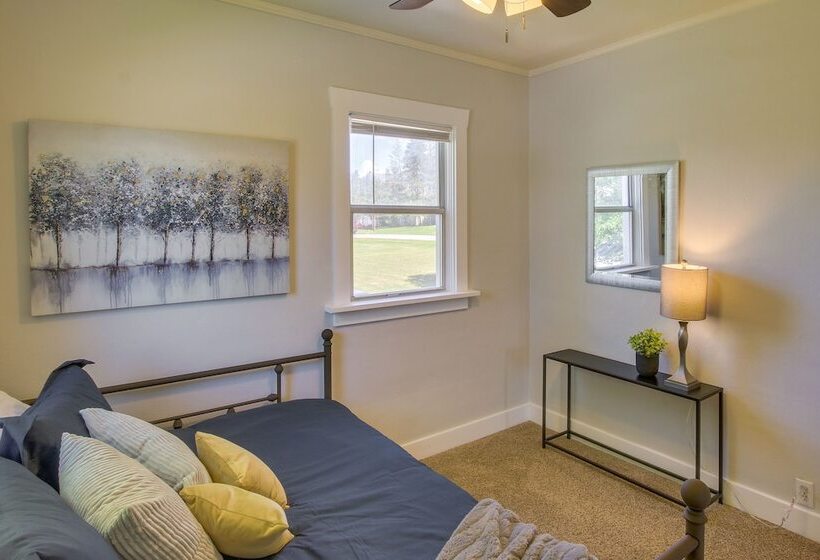 Hyde Park Home W/ Fire Pit: Near Hiking Trails!