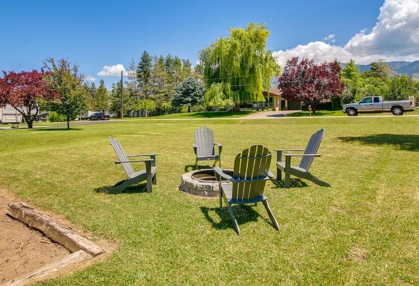 Hyde Park Home W/ Fire Pit: Near Hiking Trails!