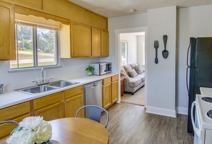 Hyde Park Home W/ Fire Pit: Near Hiking Trails!