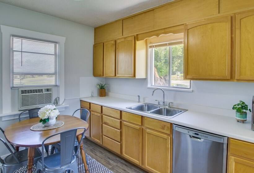 Hyde Park Home W/ Fire Pit: Near Hiking Trails!