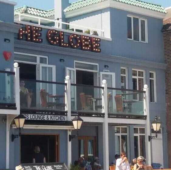 Impeccable 3 Bed 2 Bath Central Cowes Cottage