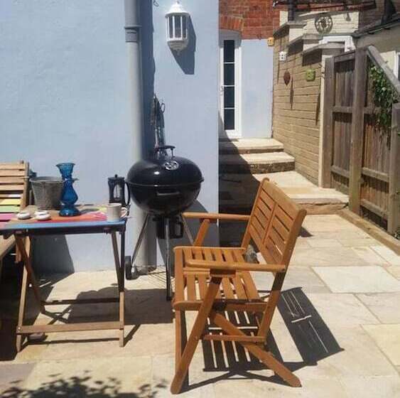 Impeccable 3 Bed 2 Bath Central Cowes Cottage