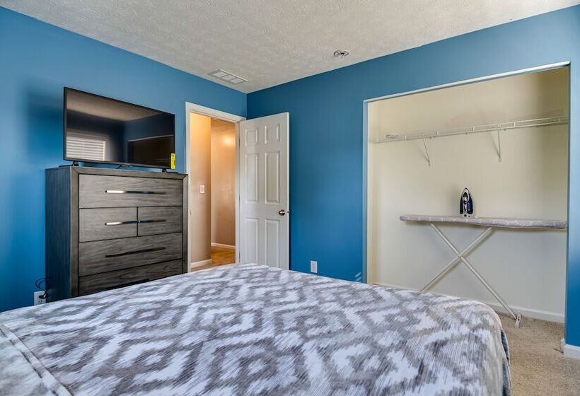 Indianapolis Home W/ Patio & Community Pool!