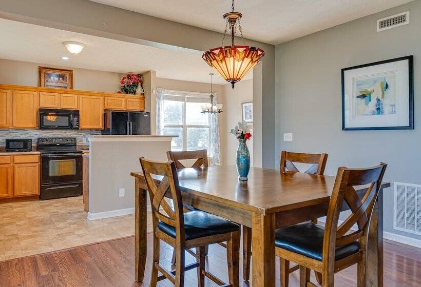 Indianapolis Home W/ Patio & Community Pool!