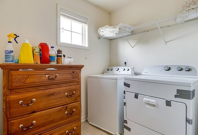 Indianapolis Home W/ Patio & Community Pool!