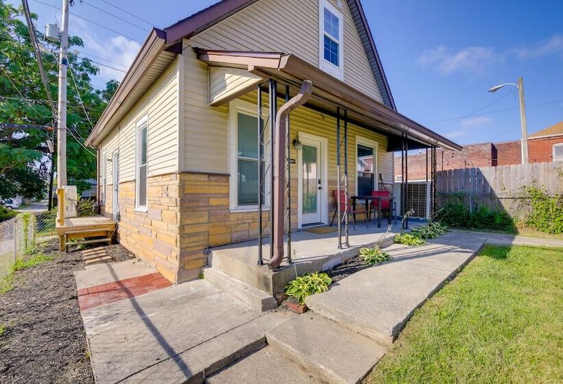 Indianapolis Home W/ Porch   Close To Mile Square!