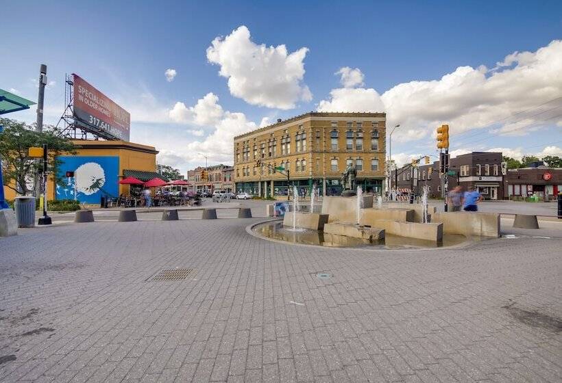 Indianapolis Home W/ Porch   Close To Mile Square!