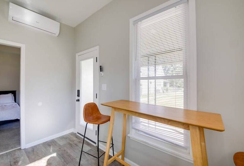 Indianapolis Home W/ Porch   Close To Mile Square!