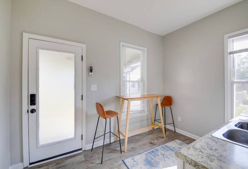 Indianapolis Home W/ Porch   Close To Mile Square!