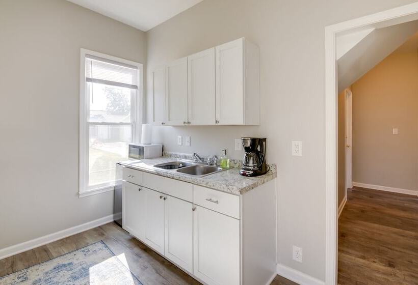 Indianapolis Home W/ Porch   Close To Mile Square!