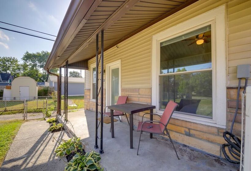 Indianapolis Home W/ Porch   Close To Mile Square!