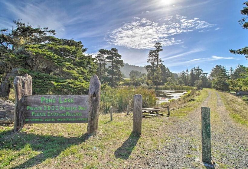 Inviting Manchester Home W/ Hot Tub Near Beach!