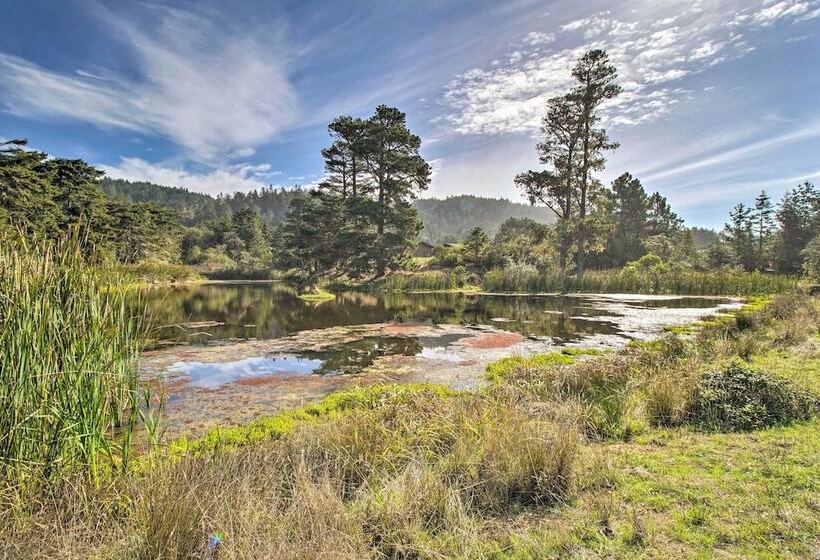 Inviting Manchester Home W/ Hot Tub Near Beach!