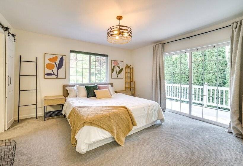 Issaquah Retreat Near Lake Sammamish State Park!