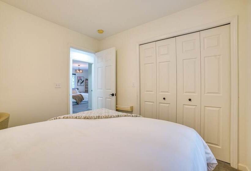 Issaquah Retreat Near Lake Sammamish State Park!