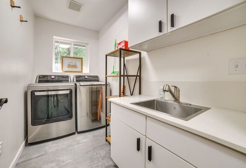 Issaquah Retreat Near Lake Sammamish State Park!