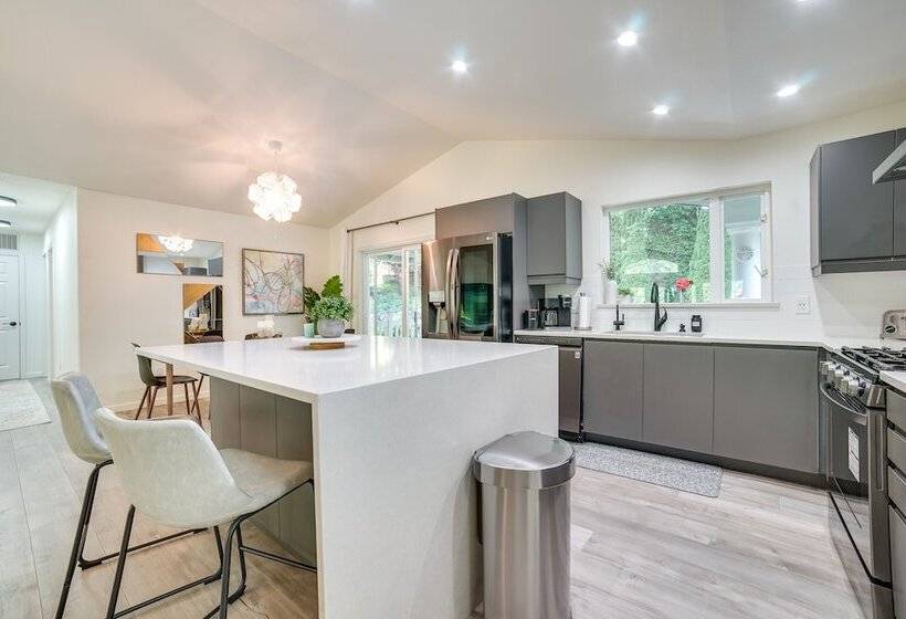 Issaquah Retreat Near Lake Sammamish State Park!