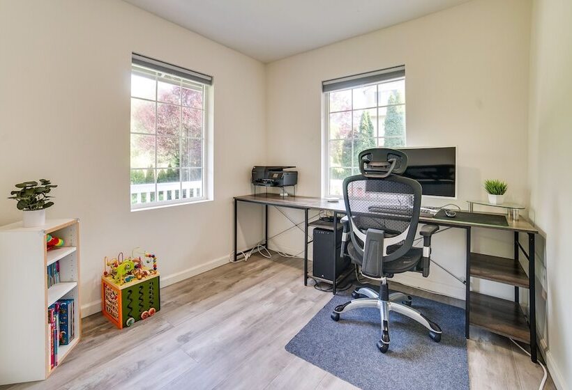 Issaquah Retreat Near Lake Sammamish State Park!