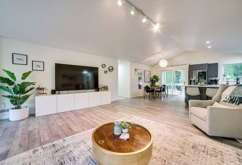Issaquah Retreat Near Lake Sammamish State Park!