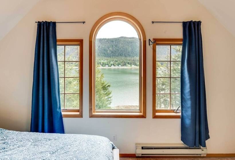 Juneau Vacation Home: Stunning View + Beach Access