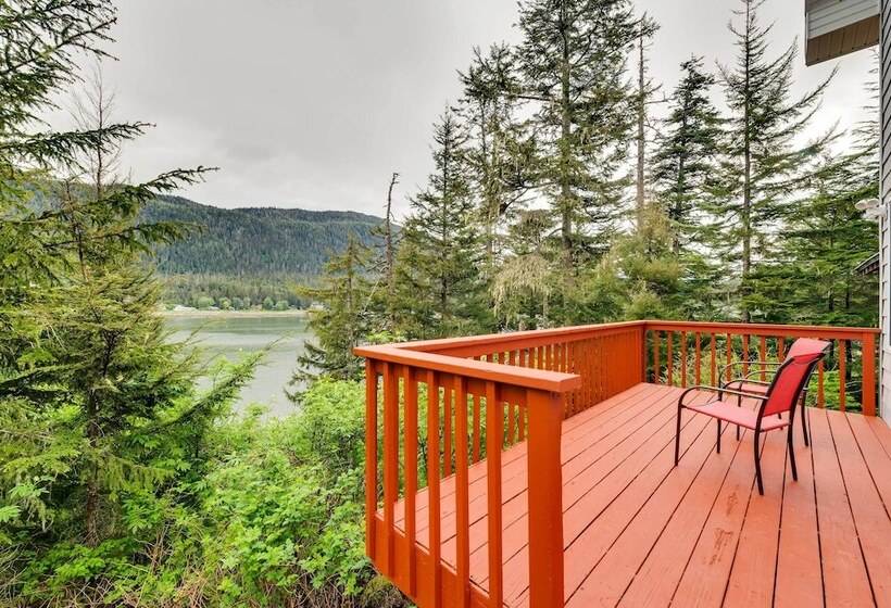 Juneau Vacation Home: Stunning View + Beach Access