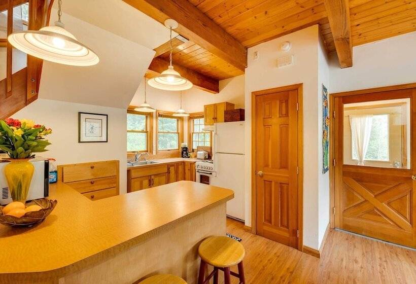 Juneau Vacation Home: Stunning View + Beach Access