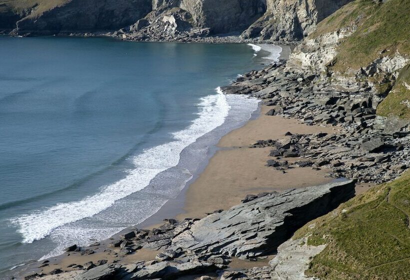 K4 Kudhva Treehouse Cabin With Sea View