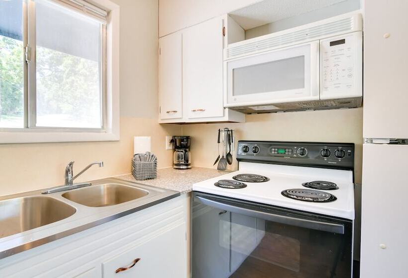 Kimberling City Cabin W/ Boat Slip, Deck & Pool